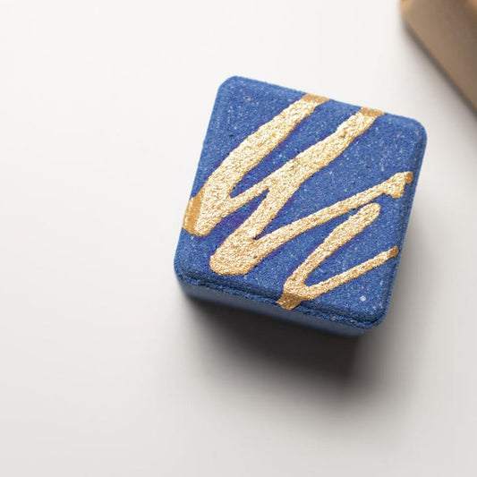 Summer Night bath bomb | Cube fizzer | Delicate florals, refreshing citrus and seductive woods. Rich in Cocoa butter.
